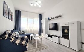 Bright Stylish Apartment In Pitesti