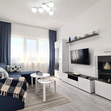 Bright Stylish Apartment In Pitesti بيتستِ المظهر الخارجي الصورة